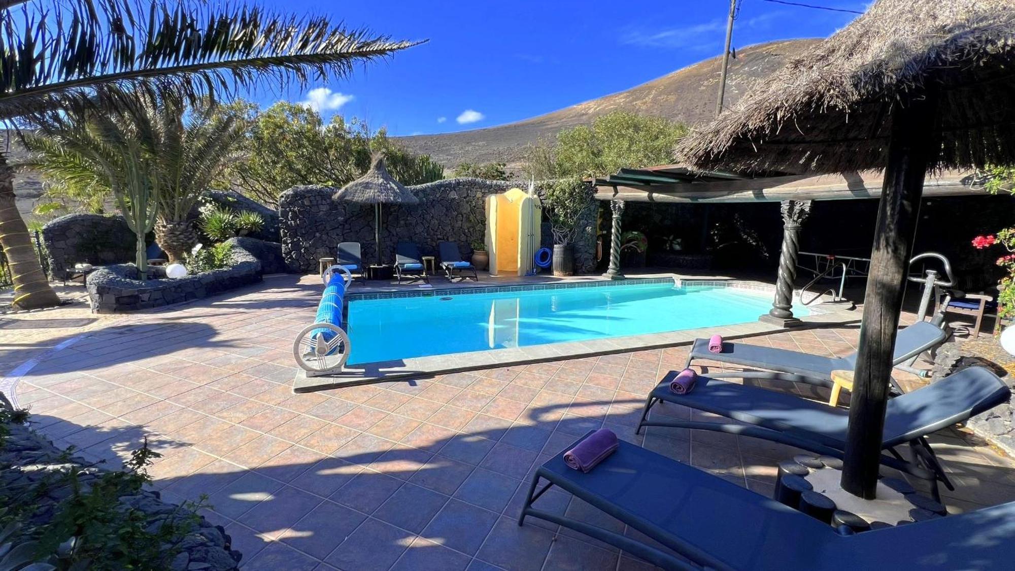 Niro - Sauna, Beheizter Pool, Billiard Tisch, Tischtennis Tias Exterior photo